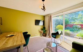 2 Bed House, Sleeps 6, Dog Friendly, Close To A14 M11, With Garden & Parking Long Stay Work Contractor Leisure, Jade
