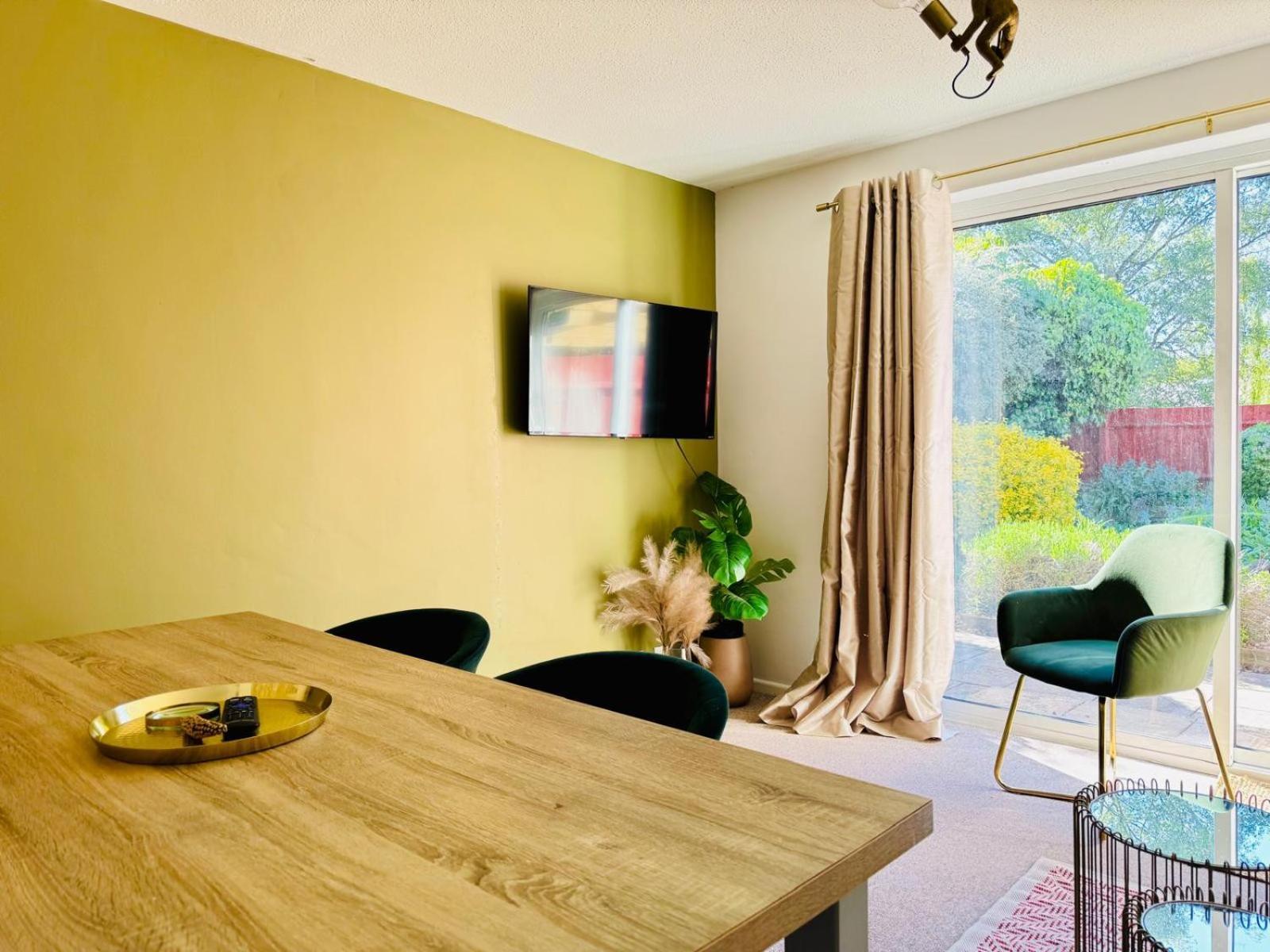 Jade's Cozy Retreat: Pet-Friendly 2-Bed with Garden Villa Cambridge  Exterior photo